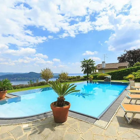 Villa Sleeps 8 Pool Wifi *
