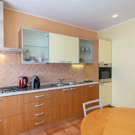 Sleeps 8 Pool Wifi * Nebbiuno